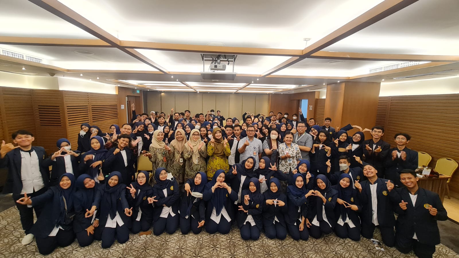 Praktek Kerja Lapangan Prodi Radiologi Semarang Program Diploma Tiga ke MRCCC Siloam Semanggi, Jakarta